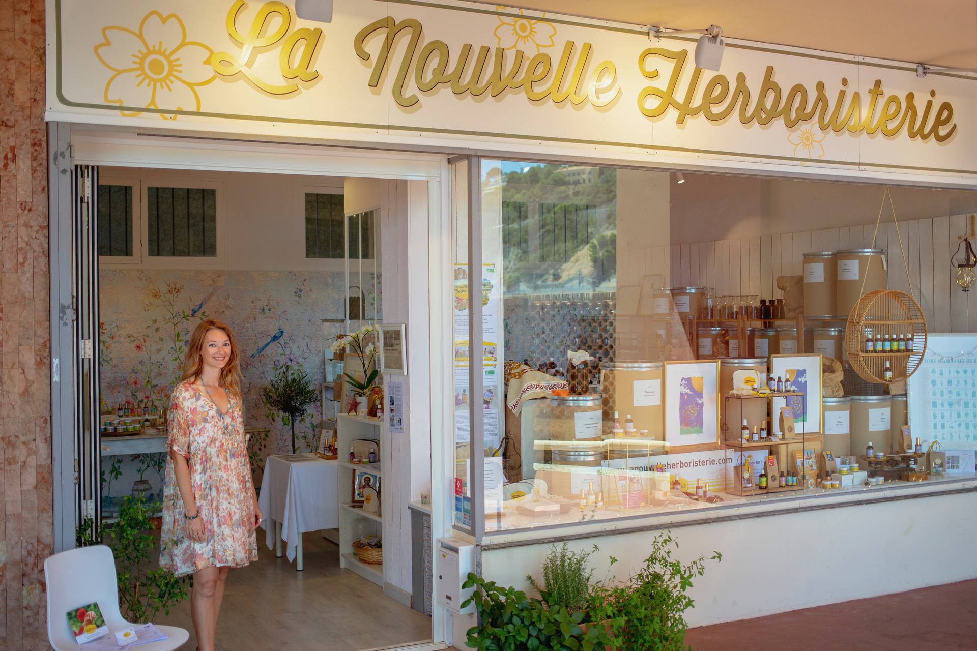 la nouvelle herboristerie à Nice Villefranche sur mer devanture de la boutique boutique