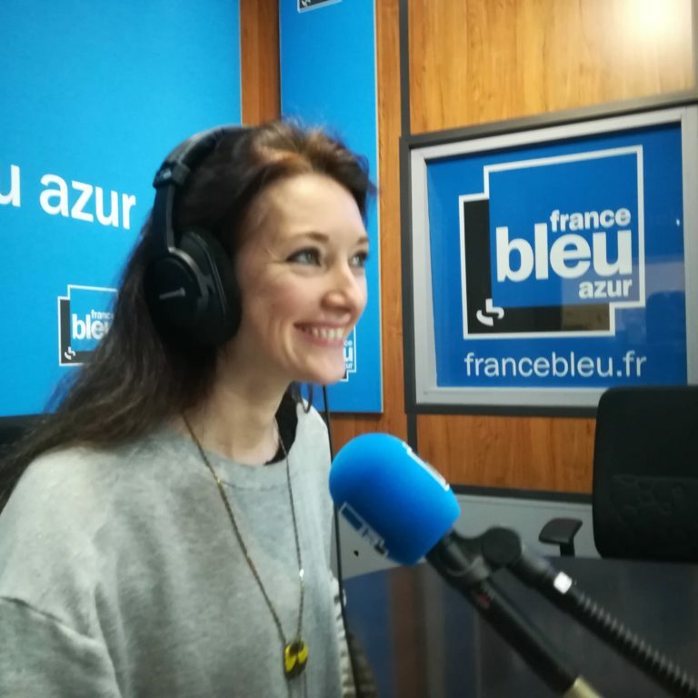 Sophie Chatelier au micro de radio france en tant qu'experte